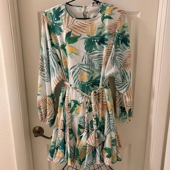 Gianni Bini Dresses & Skirts - NWT Gianni Bini Small Tropical Print Belted Mini Dress Long Sleeve Women's